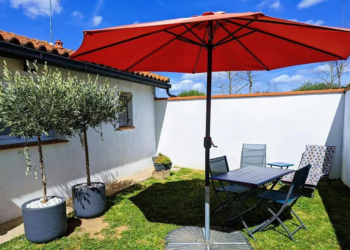 Indépendant, Calme, Avec Parking Privé Et Grand Jardin, Proche De Toulouse Appartement *